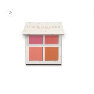 Four-Shade Blush Palette — Pink & Peach Mix